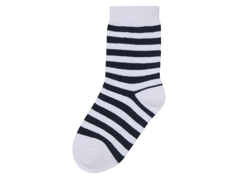 Wit-donkerblauwe gestreepte sok.