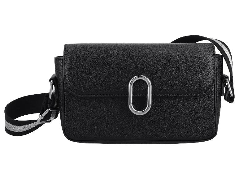 Zwarte leren crossbody tas met zilveren ovale metalen gesp en gestreepte band.