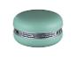 Mintgroene draagbare Bluetooth-luidspreker met zilveren rooster, lijkend op een macaron.