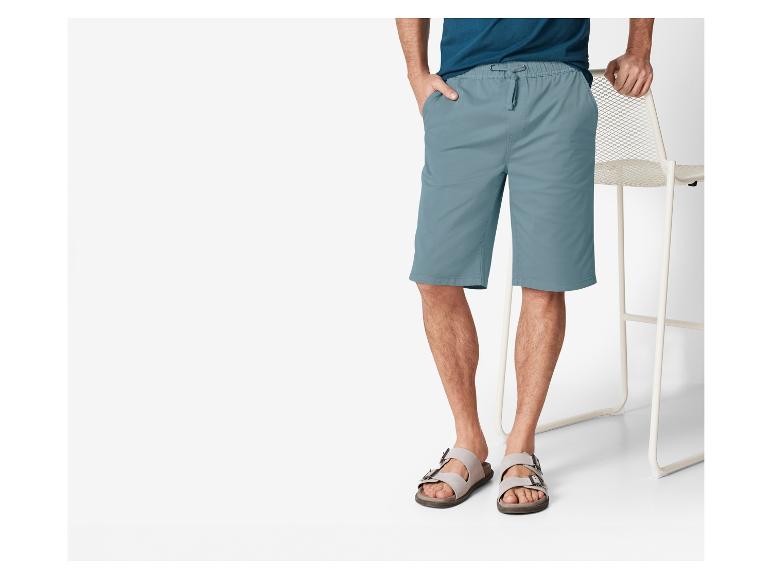Herenshorts en sandalen: casual look.