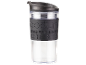 Transparante reismok met zwart deksel en zwarte grip met de tekst 'THE FRESH WAY TO BREW FRESH COFFEE & TEA'.