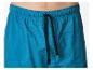 Blauwe zwemshort met zwart trekkoord in elastische tailleband.