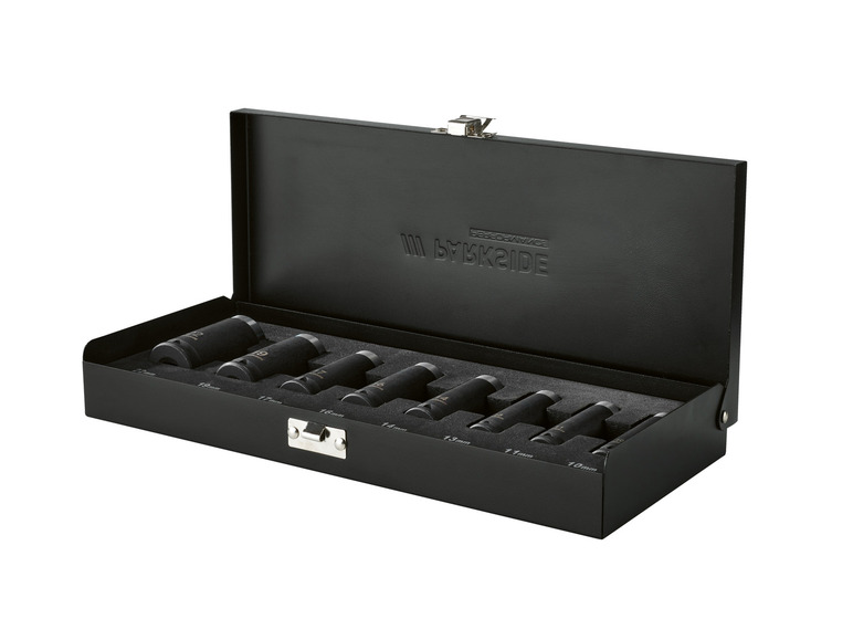 Een set met 8 zwarte steeksleutels van het merk  'Blackside Performance' in een zwarte metalen koffer.