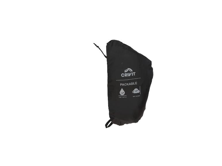 Zwarte, opvouwbare verpakking die waterafstotend en windbestendig is.