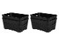 Twee sets zwarte gevlochten plastic manden voor opslag.