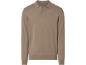 Heren polo met lange mouwen in lichtbruin breisel met een knoopsluiting met drie knopen.