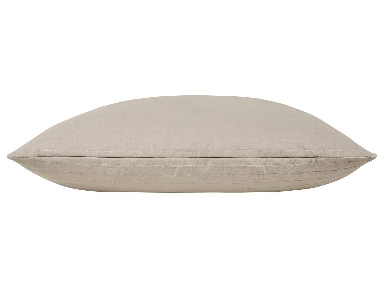 Beige decoratief kussen met strepen.