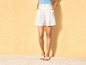 Witte shorts en sandalen voor dames.