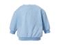 Lichtblauwe baby sweater met knoopsluiting aan de achterkant.