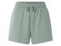 Lichte groene jogging shorts, casual stijl.