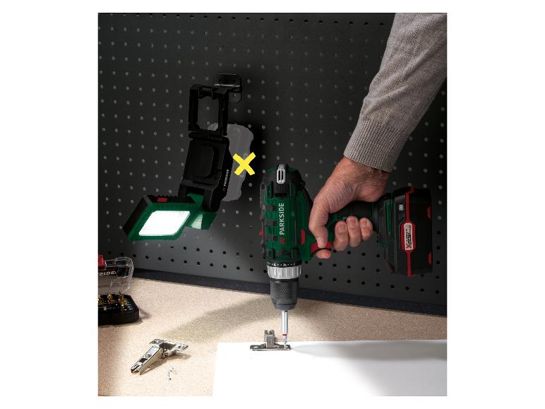 Parkside: boormachine en werklamp op een perforatiepaneel.