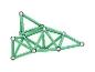 Groen magnetisch constructiespeelgoed met zilveren bollen die een geometrische structuur vormen.
