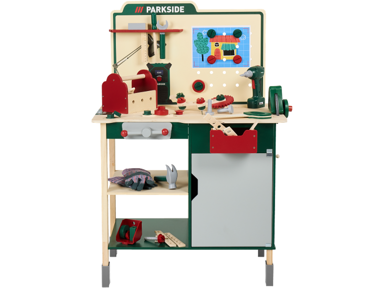 Houten speelgoedwerkbank met gereedschap, waaronder een boormachine, hamer en diverse moeren en bouten.