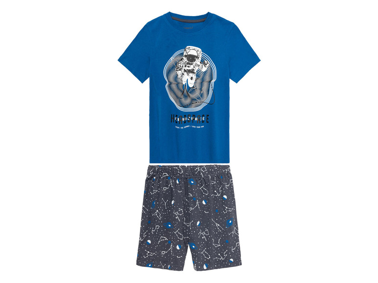 Pyjama met een blauwe T-shirt met een astronaut print en een korte broek met sterren.