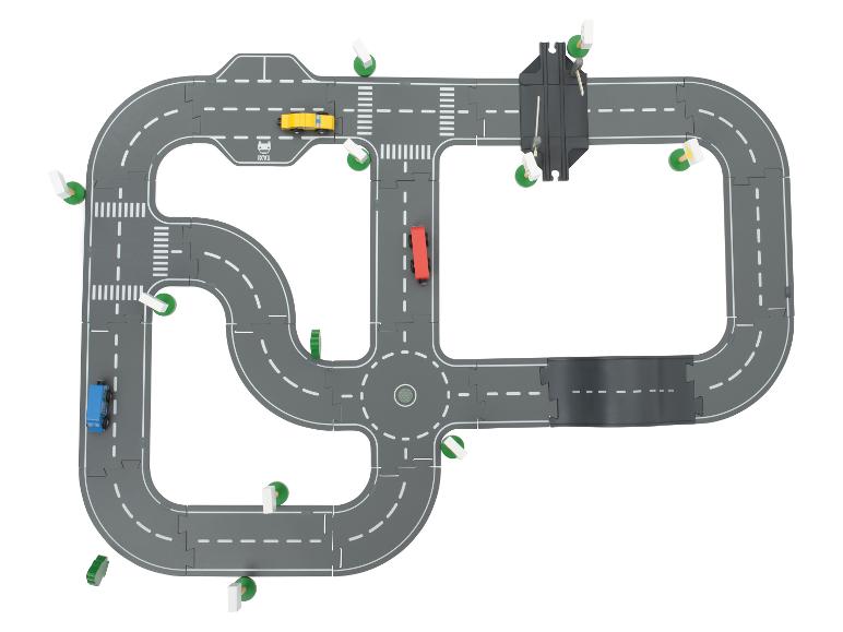 Grijze wegbaan speelset met speelgoedauto's en accessoires.