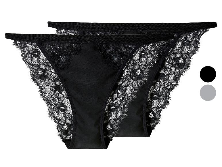 Twee paar zwarte kanten hoge taille slips.