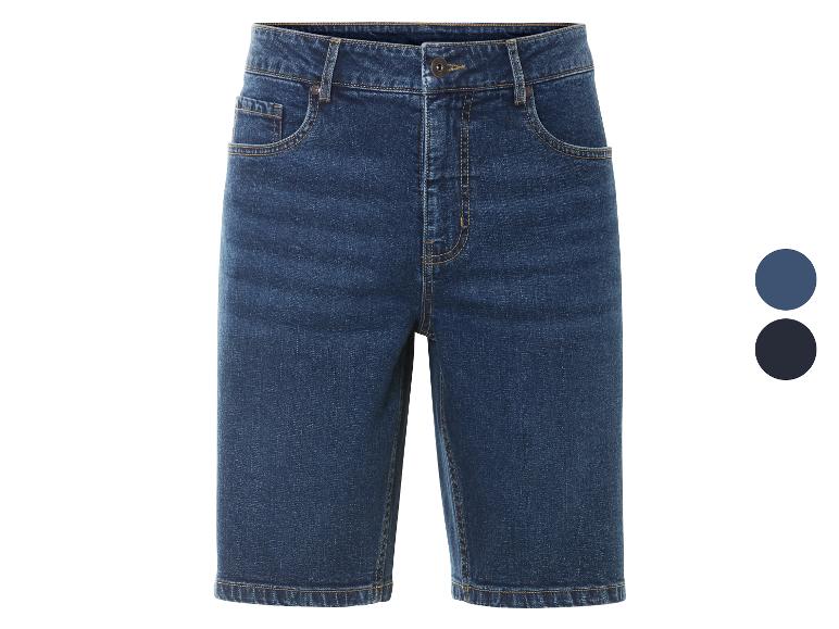 Donkerblauwe en marineblauwe jeans shorts.