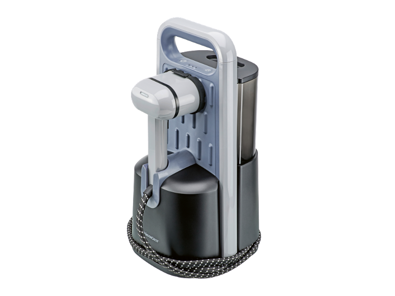 Draagbare verticale kledingstomer met oplaadstation en opgerolde kabel.