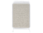 Witte luchtreiniger met een lichtbeige stoffen voorpaneel en kleine witte pootjes.