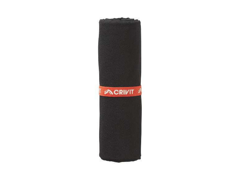 Opgerolde zwarte fitnessmat met oranje band