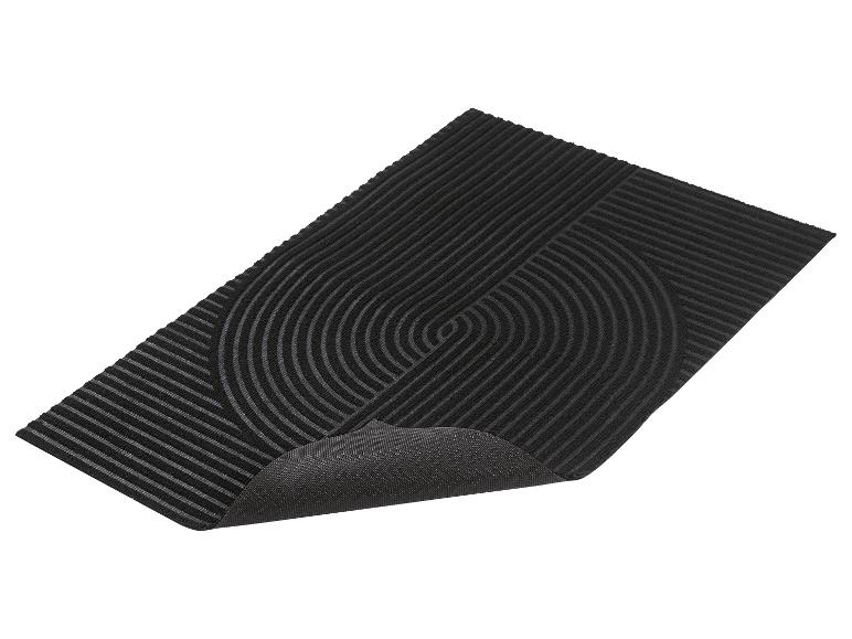 Zwarte mat met geribbeld oppervlak en abstract patroon