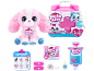 Pluche roze puppy met een draagkoffertje en speelgoed medische accessoires.