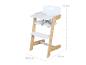 Witte en natuurhouten kinderstoel met verstelbare zitting en voetensteun, afmetingen 80x54x44,5 cm.