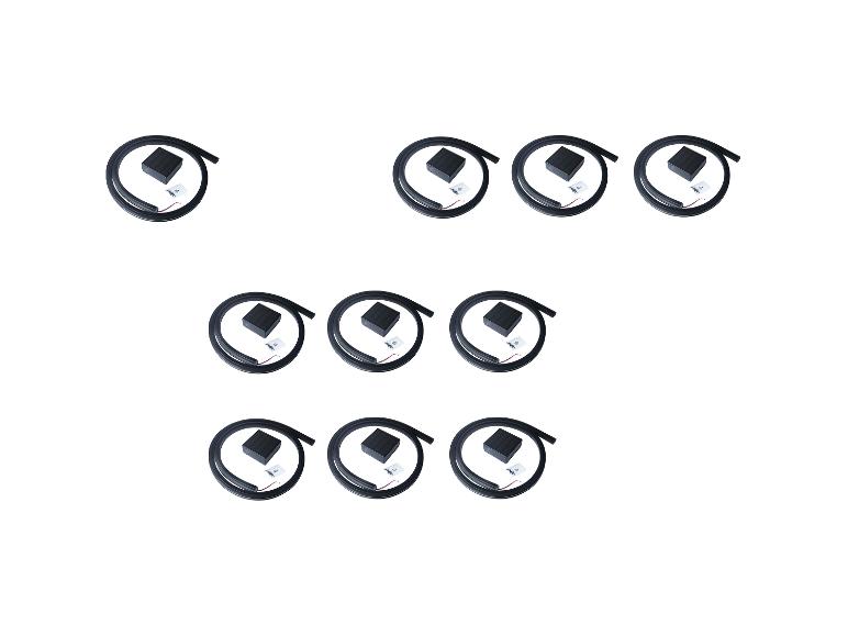 Negen sets zwarte, op zonne-energie werkende LED-strips met kleine zonnepanelen