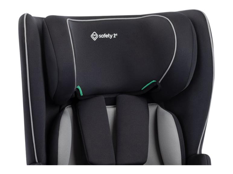 Donkergrijs kinderautostoeltje met grijze accenten en een wit logo