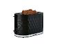 Zwarte broodrooster met twee sneetjes toast, getextureerd zeshoekig patroon.