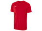 Een rood Nike T-shirt met korte mouwen.