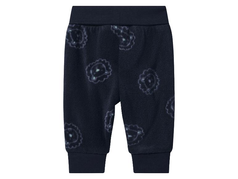 Donkerblauwe babybroek met een wit en lichtblauw bloemenpatroon.