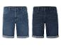 Twee jeans shorts; een lichte en een donkere wassing.