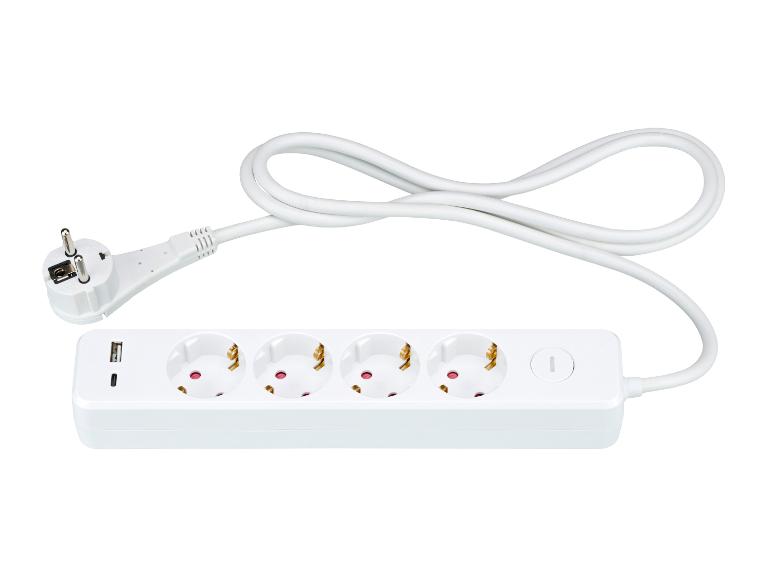 Wit stekkerblok met vier stopcontacten, twee USB-poorten en een aan/uit-knop.