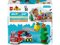 Speelgoedbrandweerwagen met aanhanger, figuren en boom, bevordert logisch denken en creativiteit.
