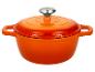 Oranje gietijzeren braadpan met deksel en zilveren knop