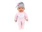 Babypop in roze onesie met schapen en grijze gestippelde muts.