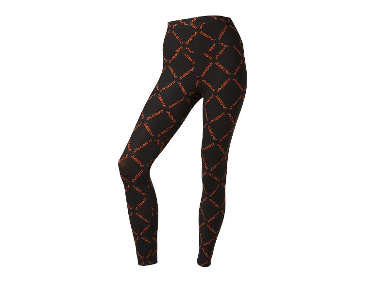 Zwarte Crivit legging met oranje herhalend logo.