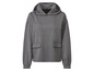 Een grijze hoodie met capuchon en zakken.