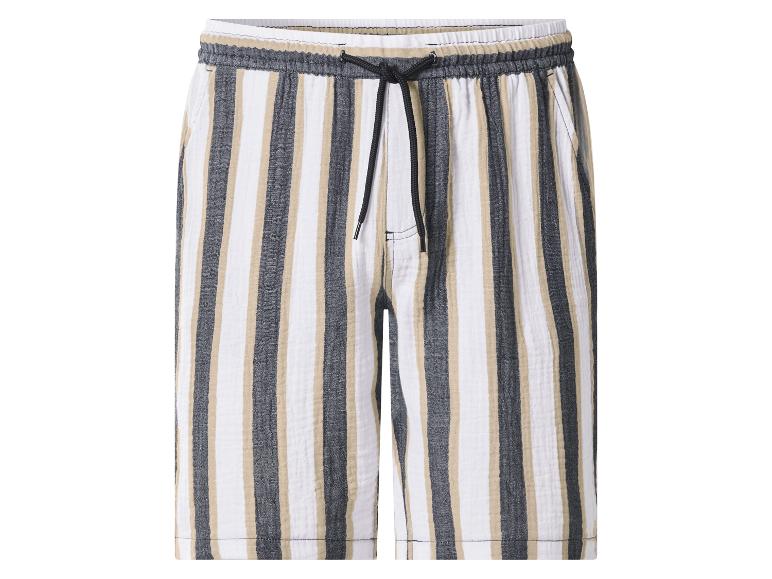 Gestreepte herenshorts met elastische tailleband en trekkoord in wit, beige en grijs.