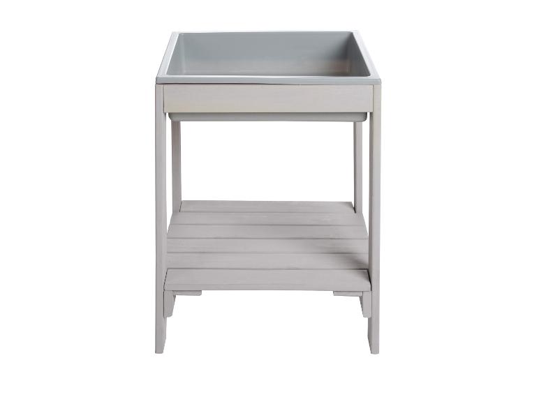 Grijze wastafel met een plank eronder