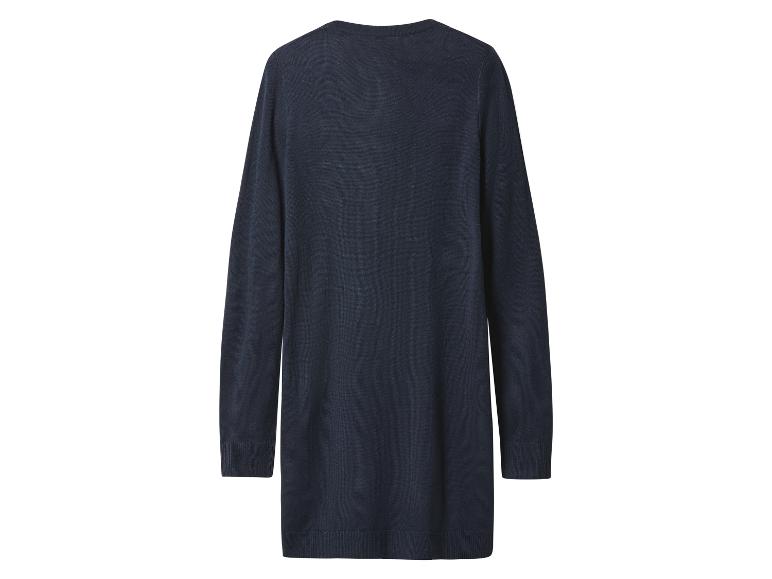 Donkerblauwe gebreide dames trui-jurk met lange mouwen.