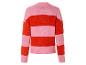 Een roze en rood gestreepte trui.