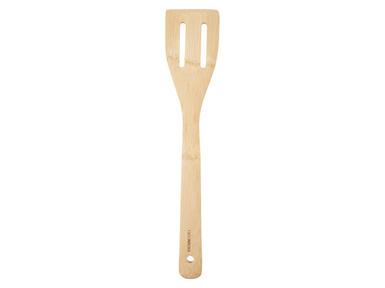 Een houten spatel met gaatjes van het merk Ernesto.