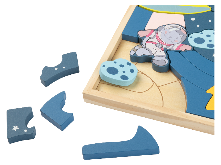 Een houten puzzel met ruimtethema, met een kat-astronaut.