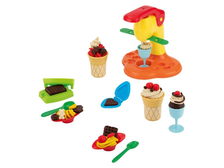 IJscoupe- en dessertspeelset met ijsmachine en accessoires.