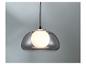 Moderne hanglamp met rookglas kap.