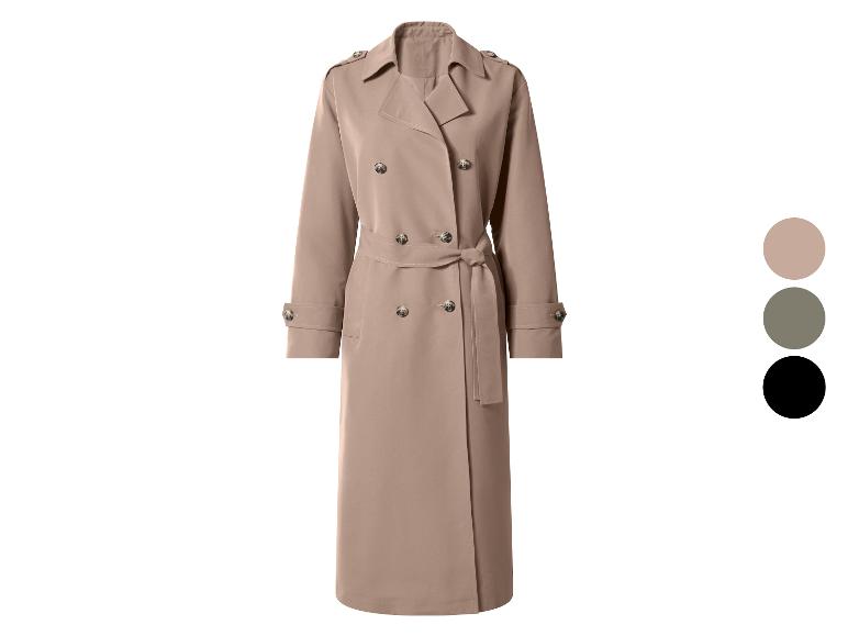 Lange beige double-breasted trenchcoat met ceintuur en bruine knopen.