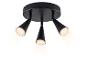 Zwarte plafondspot met drie verstelbare conische lampen, die warm licht uitstralen.