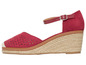 Rode espadrilles met gesp en open teen.